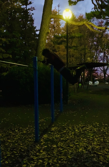 公園ヨガ…？