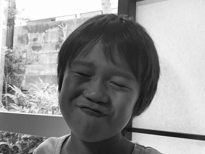 瞳をとじて太陽を拝むよ