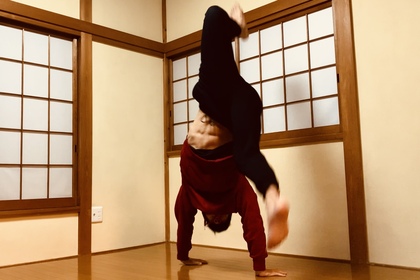 ハンドスタンド　ヨガワークショップ