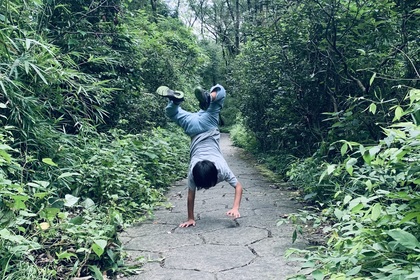 逆立ち　子ども