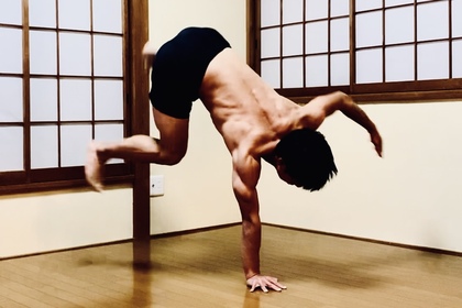 逆立ち　幸せ